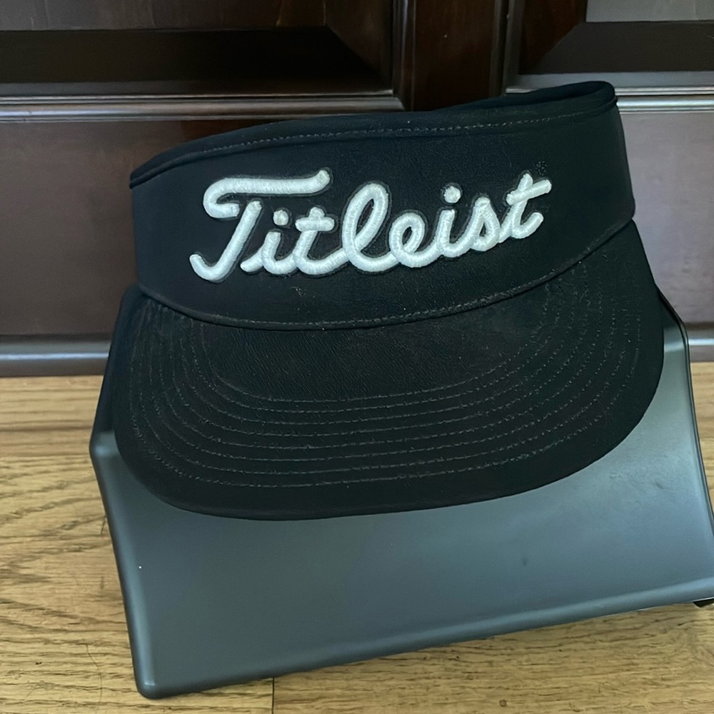 Titleist Tour Performance Golf Visor new w/o tags